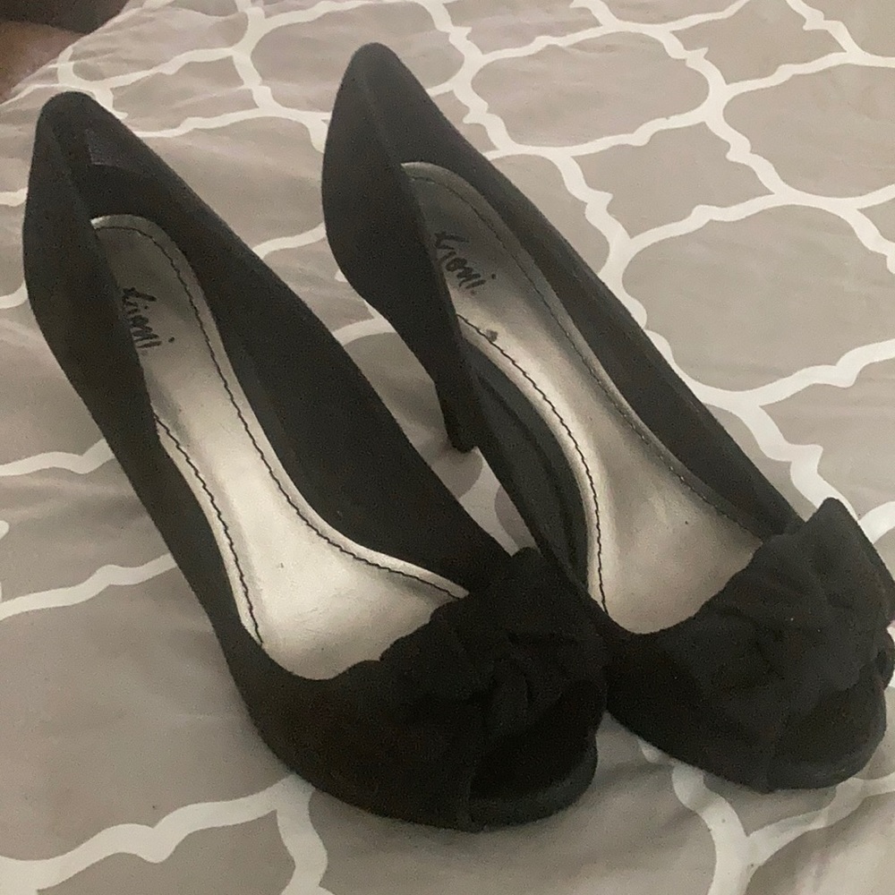 Black suede like pump